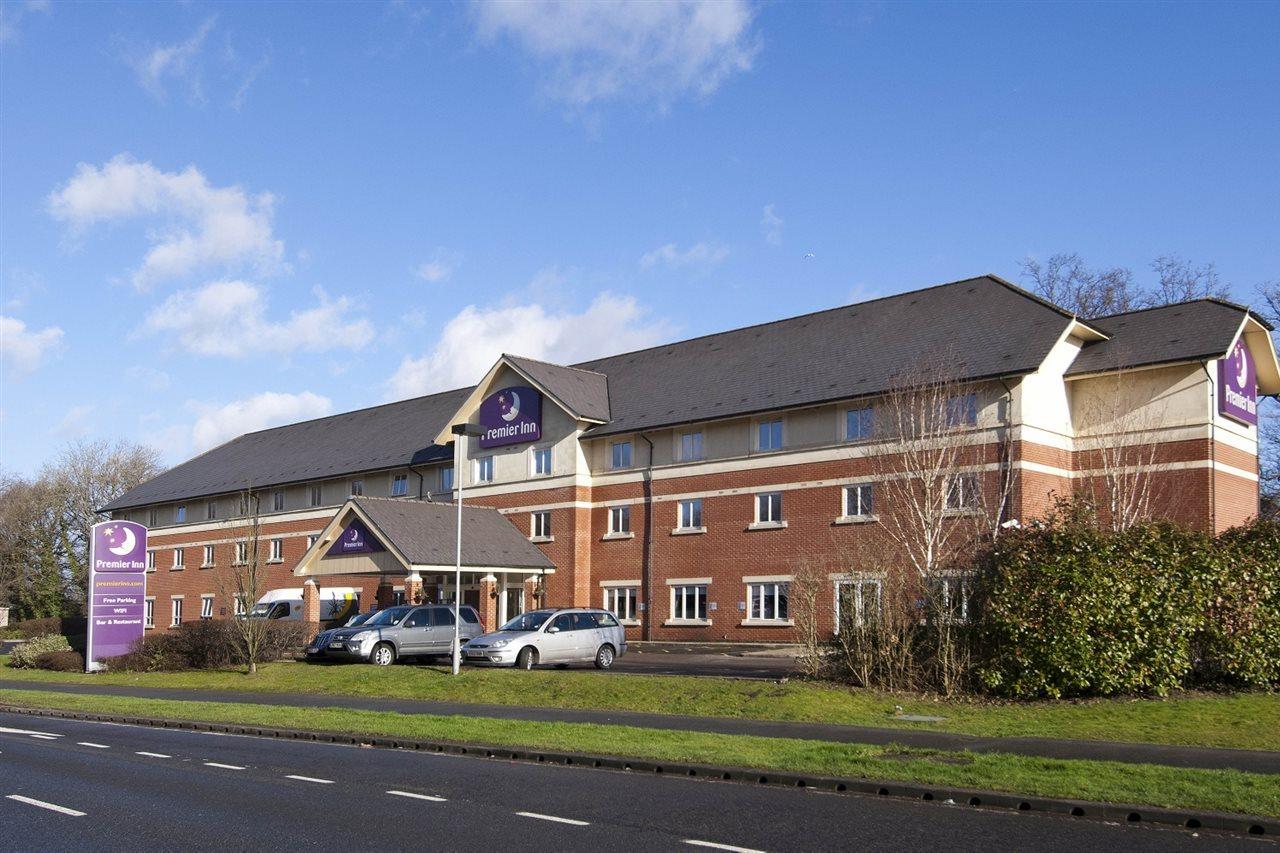 Premier Inn Gatwick Crawley Town West Exterior foto